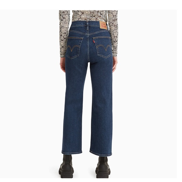 Women's Levi's NEW High Waisted Cropped Flare Jeans - Picture 2 of 3